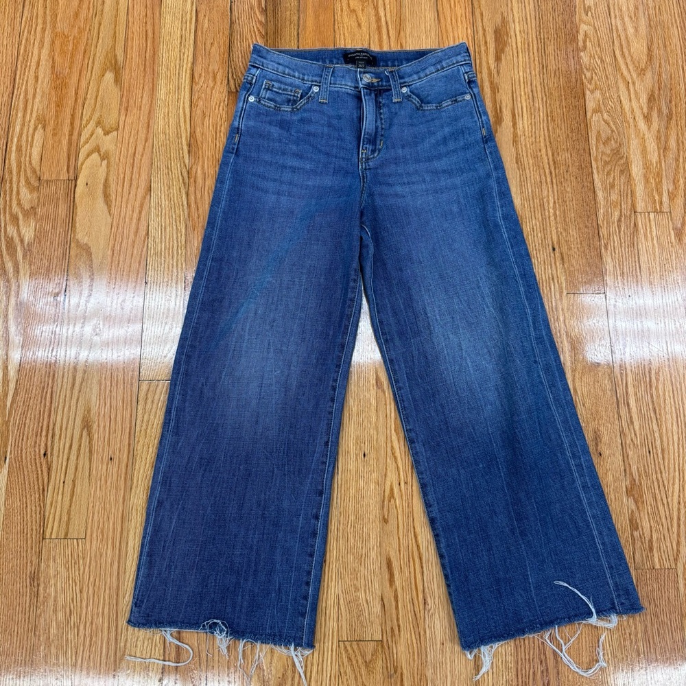 Banana Republic Medium Blue Wash Wide Leg Crop Jeans Raw Hem Size 2
